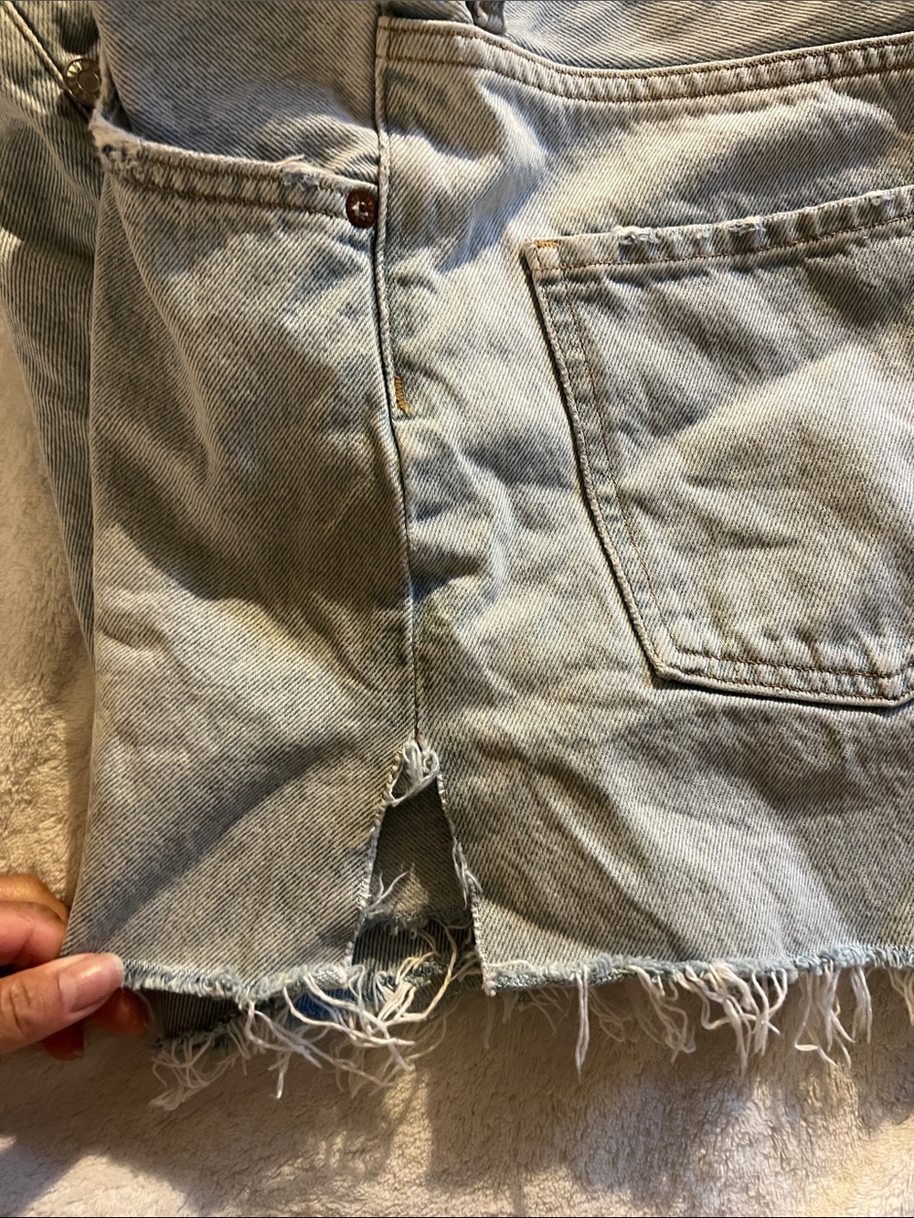 AGOLDE Dee Cotton Denim Cutoff Shorts in Jinx - Size 27 - Picture 11 of 13